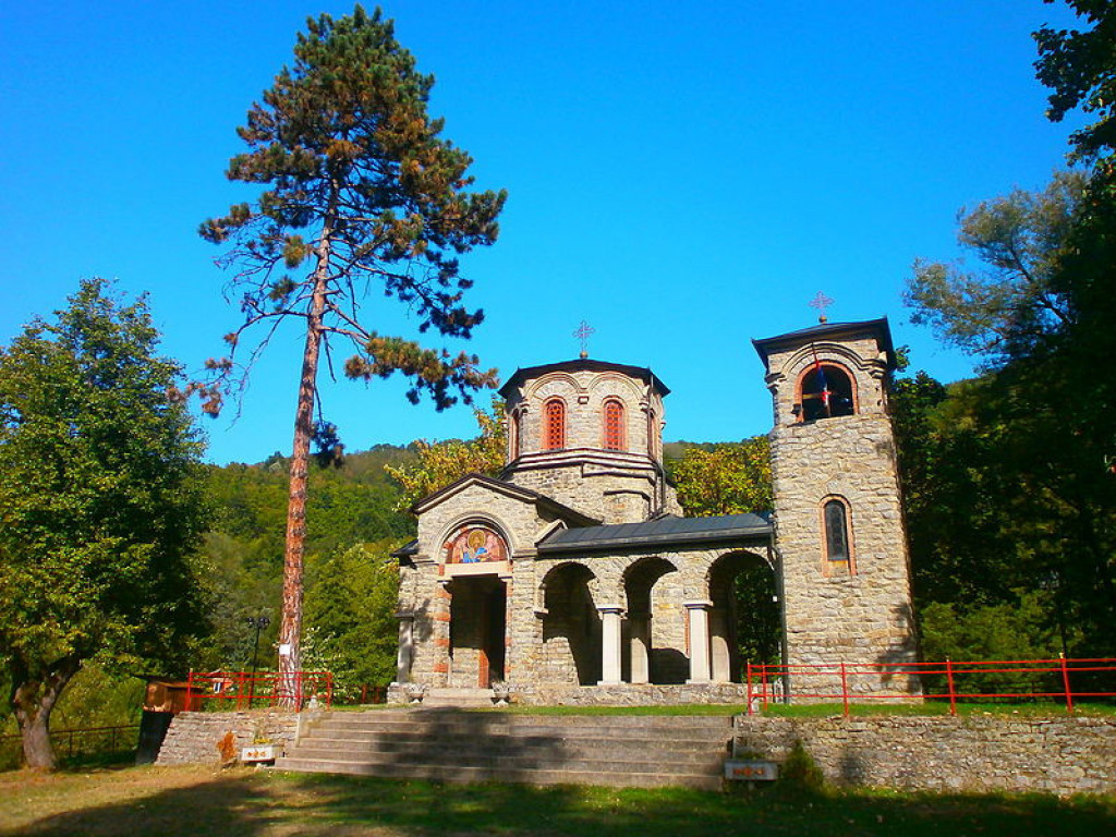 SVETI HRAM USRED KANJONA Predanje kazuje da se narod vekovima okupljao na kamenim ostacima srušene crkve (FOTO/VIDEO)