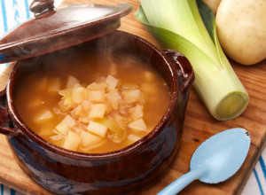 NEKOLIKO RECEPATA ZA KROMPIR ČORBU Ove verzije smo sigurni da će vam se svideti! (RECEPTI/FOTO)