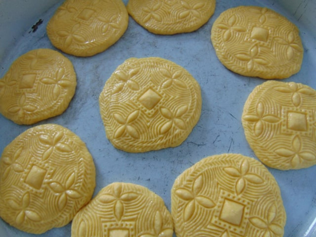 TRADICIONALNI KOLAČ SRPSKOG NARODA Gurabija se ističe posebnom tehnikom ukrašavanja, koja u osnovi motiva koji se urezuje na drvo za šaranje ima krst (FOTO/RECEPT)