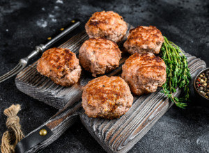 OMILJENI SPRECIJALITET IZ ŠUMADIJE Oplenački kotlet je kraljevska navika koja se oponaša u  građanskim domovima Aranđelovčana (FOTO/RECEPT)