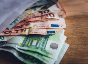 KO SVE IMA PRAVO NA POMOĆ DRŽAVE OD 20.000 DINARA: Na listi nisu samo penzioneri, evo koji datum je ključan da biste dobili novac