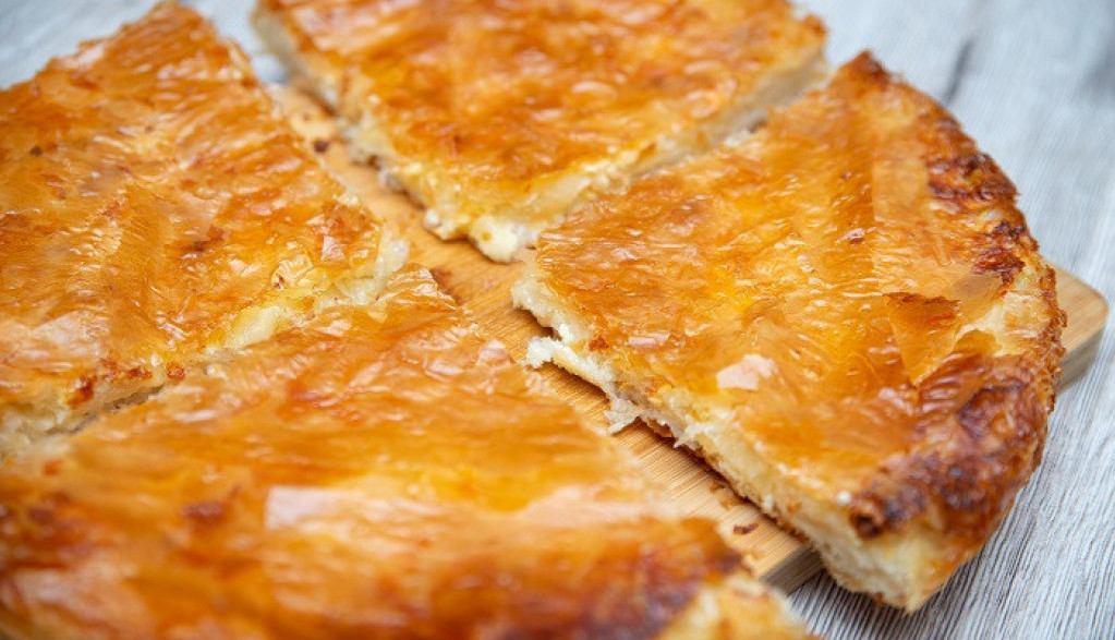 MAGIJA NAJPOPULARNIJEG DORUČKA Njegovo veličanstvo PEKARSKI BUREK, evo kako da ga sami pripremite