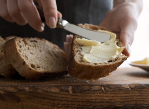 SPREMITE DOMAĆI MARGARIN ZA TILI ČAS: Ukusniji je od kupovnog, a lako se pravi od par sastojaka koje svi imamo u kući