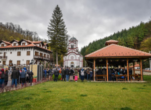 POSLE MOLITVE DEŠAVALA SU SE ČUDA U ovoj srpskoj svetinji nalazi se čudotvrona ikona za koju se veruje da rešava sve zdravstvene probleme!