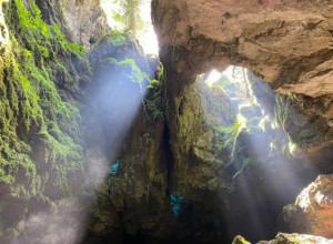 RETKO VIĐENI UKRASI LEDENE PEĆINE Legenda kaže da je ime dobila po tome što je u njoj i leti i zimi temperatura konstantna (FOTO/VIDEO)