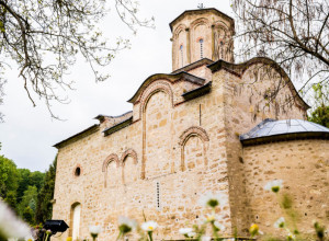POMAŽE NEROTKINJAMA KOJE SE NJEMU POMOLE Ko dodirne mošti despota Stefana, veruje se da će mu se desiti ČUDO!