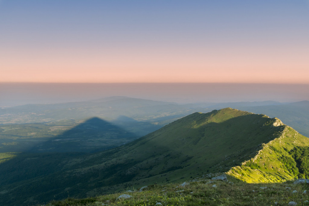 MALO JE PLANINA KOJE BUDE MAŠTU Takozvani "mistični" Rtanj je pravo mesto za sve koji vole izazov (FOTO/VIDEO)