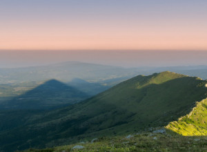MALO JE PLANINA KOJE BUDE MAŠTU Takozvani "mistični" Rtanj je pravo mesto za sve koji vole izazov (FOTO/VIDEO)