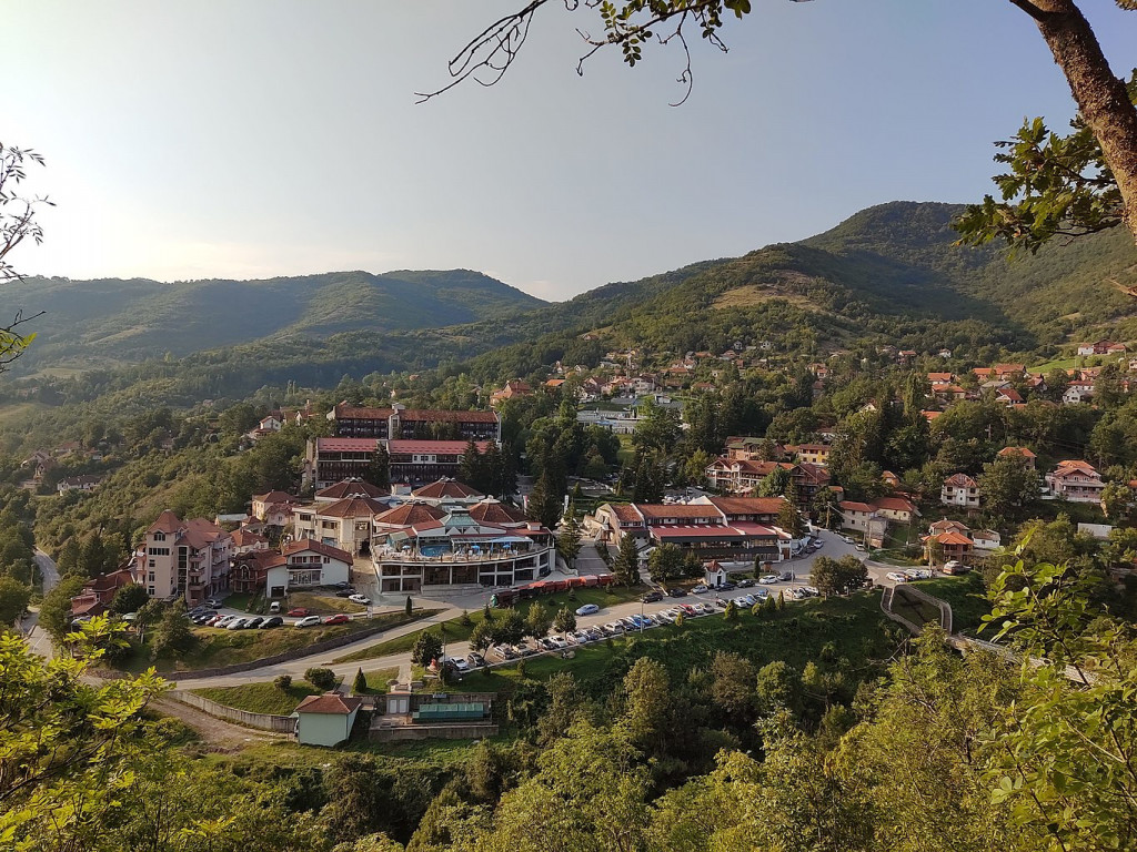 BISER JUGA SRBIJE KAO IDEALNO MESTO ZA ODMOR Najmlađa srpska banja je raj i za stare i za mlade, evo šta vas sve čeka ako se odlučite da je posetite (FOTO)