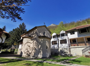 SRPSKA SVETINJA KOJA ODOLEVA VEKOVIMA Kandilo u manastiru Nikolje nikada se nije gasilo, a poznat je i po svetom boru (FOTO/VIDEO)