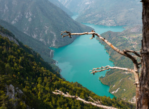 NEUKROTIVA LEPOTICA ZAPADNE SRBIJE Plavetnu Drinu najbolje ćete upoznati ako zakrstarite njenim vijugavim tokom (FOTO/VIDEO)