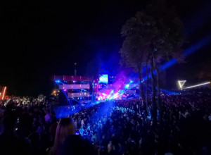 POČEO NAJVEĆI FESTIVAL U REGIONU Na desetine hiljada posetilaca stiglo iz svih krajeva sveta u Vrnjačku Banju