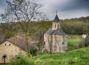 BISER SRBIJE NA FRUŠKOJ GORI Najbolji i najlepši primer srpsko-vizantijskog stila arhitekture u Vojvodini! (FOTO)