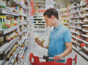 SRBI OVO BACAJU, A U NEMAČKOJ 8 EVRA ZA 15 KOMADA "U selu imam šleper toga, nisam znao da sam milioner" (FOTO)