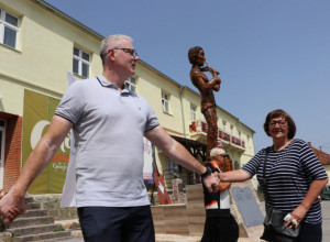 DEJAN TOMAŠEVIĆ DOMAĆIN SABORA VIOLINISTA Pranjani na Suvoboru od danas su najveselije selo u Srbiji, takmičari i gosti stigli iz svih krajeva zemlje (FOTO)