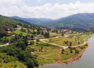 U BLIZINI POZNATE BANJE NALAZI SE PRAVI DRAGULJ Srpsko jezero koje pleni lepotom, a kada ste već tu evo šta sve možete da posetite (FOTO)