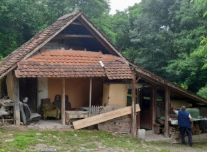 NEVEROVATNO VEROVANJE KOD SRBA Deca koja ne mogu lako da progovore piju vodu sa ove vodenice potočare (FOTO)