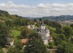MNOGI MISLE DA JE OVO CRKVA Misteriozni dvorac na brdu iznad reke Rzav godinama unazad oduzima dah (FOTO)