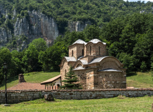 PODIGAO JE SESTRIĆ CARA DUŠANA Ova svetinja jedna je od najvećih i najvrednijih spomenika srpske srednjovekovne kulture