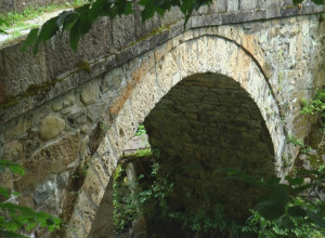 Prizor iz bajke u podnožju planine Golije: Lučni kameni most hrabro odoleva zubu vremena