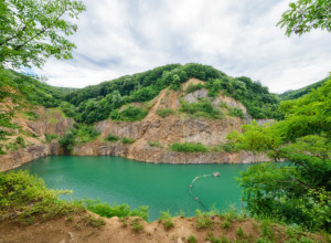 MESTO GDE POČIVA POSLEDNJI SRPSKI CAR I LEGLO ISTORIJE U Srbiji postoji planina sa 16 jezera, 40 vodopada i 17 manastira