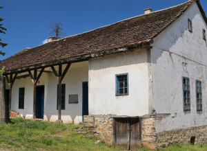 SELO ISPOD SAME RAVNE GORE Na ovom mestu održan je poslednji sastanak između Josipa Broza Tita i Dragoljuba Draže Mihailovića