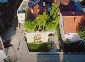 OVA KUĆA JE POSTALA PRAVA ATRAKCIJA Pekar iz Pirota napravio neverovatan park na krovu (FOTO/VIDEO)
