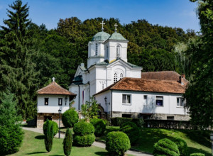 SVETINJA KOJU SU OSNOVALE SESTRE MILOŠA OBILIĆA Neverovatna legenda vezuje se za ovaj prelepi manastir u Srbiji!