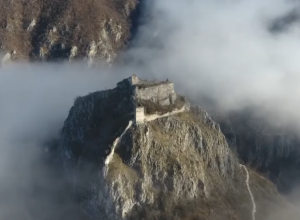 SA NJE SE MOTRILO NA VELIKU SVETINJU Tvrđava Mileševac već vekovima čuva Mileševu od neprijatelja (FOTO/VIDEO)