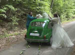 UMESTO RASKOŠNIH LIMUZINA, "FIĆA" ZA SVADBU Za njega se kaže da ima dušu, auto koji je ušao u legendu (FOTO/VIDEO)
