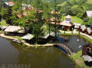 OVO MESTO DEFINITIVNO TREBA DOŽIVETI Misteriozno jezero bez dna ostavlja bez daha! (FOTO/VIDEO)