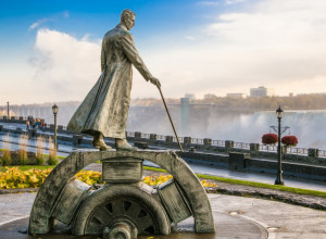 IMENJAČE, ŠTA TO URADI? KAD ĆE TA STRUJA DA SE VIDI GOLIM OKOM? Anegdota iz razgovora Sv. vladike Nikolaja i Nikole Tesle