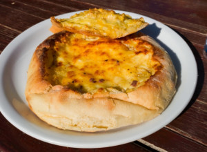 Komplet lepinja proglašena najboljim doručkom na svetu: U top 30 je i burek sa sirom FOTO