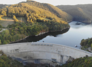 TO ŠTO JE VEŠTAČKO NE UMANJUJE NJEGOVU LEPOTU U njemu je nastala i radila PRVA ŠTAMPARIJA, evo o kom jezeru je reč (FOTO/VIDEO)
