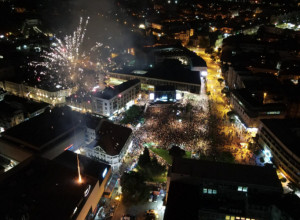 A U ČAČKU, KONCERT DECENIJE Čuvena kragujevačka rok grupa SMAK na Gradskom trgu napravila šou (FOTO/VIDEO)