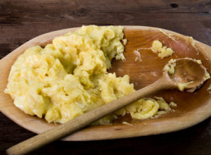 BELMUŽIJADA U SVRLJIGU Program manifestacije koju OBOŽAVAJU u ovom delu Srbije i recept za NAJBOLJI BELMUŽ