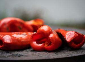 JEDNOSTAVNA PRIPREMA PO TRADICIONALNOM RECEPTU Pravo je vreme za peglanu papriku, ovako su je spremale naše bake i mame