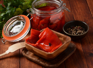 NEIZOSTAVNA U SVAKOJ ZIMNICI Peglane paprike po STAROM SRPSKOM RECEPTU i bez konzervansa (FOTO/VIDEO)