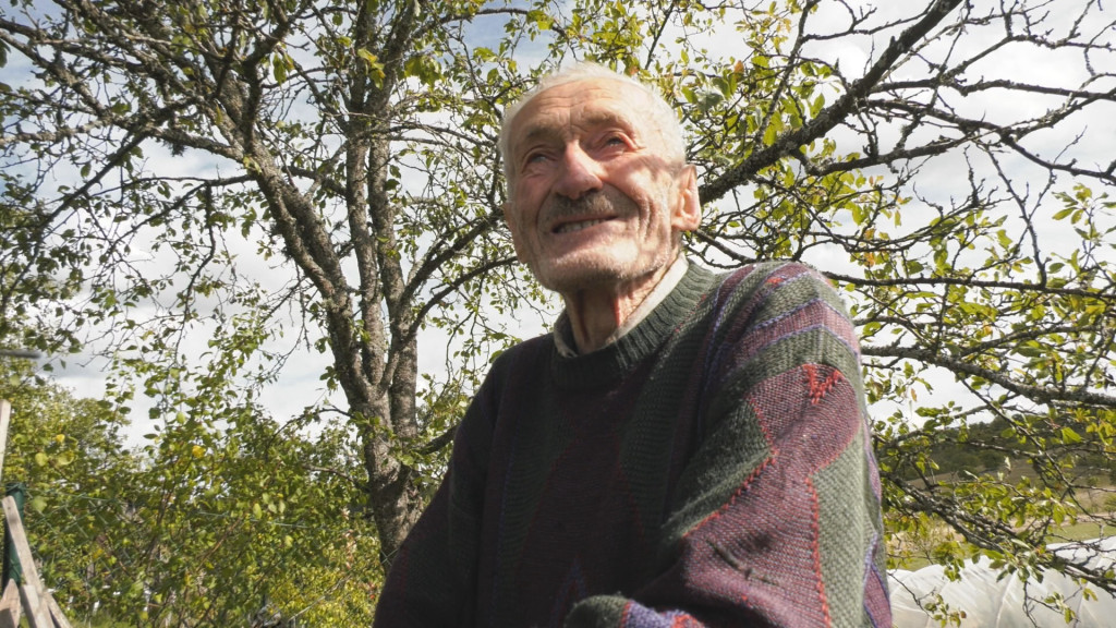 DEDA MILOJKO SA ZLATIBORA JE MEDICINSKI FENOMEN Srce mu sa leve prešlo na desnu stranu, doktori mu davali tri meseca života, a on gazi 10. deceniju (FOTO)