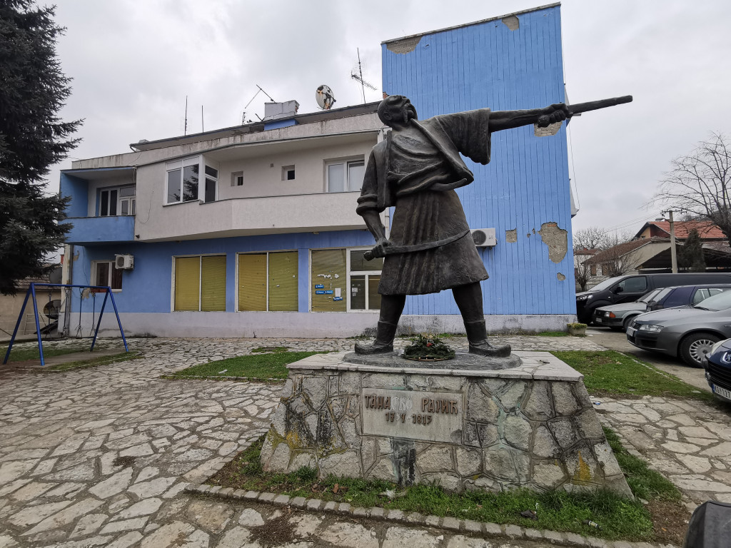 JEDINI ŽIVI POTOMAK SRPSKOG JUNAKA Zoran iz sela Stragari isti je Tanasko Rajić, po njegovom liku rađen je spomenik heroju Boja na Ljubiću (FOTO)
