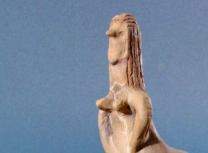 NAĐENA U JAMI, POLOMLJENA, SA DUGOM CRVENOM KOSOM Ko je Crvenokosa boginja i zbog čega je posebna?