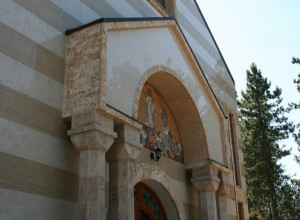 PO OVAKVIM GRAĐEVINAMA PAMTI SE ZLATIBOR Temelji ovog hrama su osvećeni 1993. godine na Preobraženje (FOTO/VIDEO)