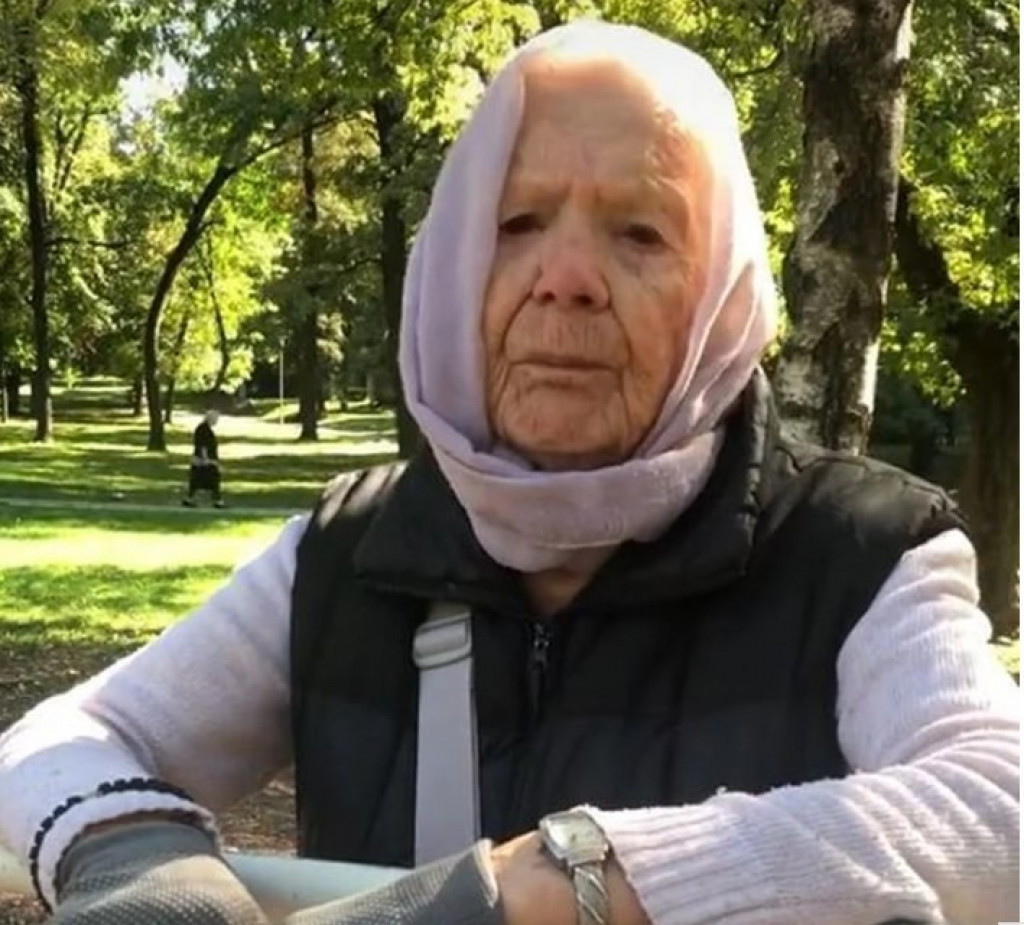 Beograđanka je zapazila baku (95) dok vežba u parku, upitala je za prvu ljubav i čula priču koja je raznežila Srbiju
