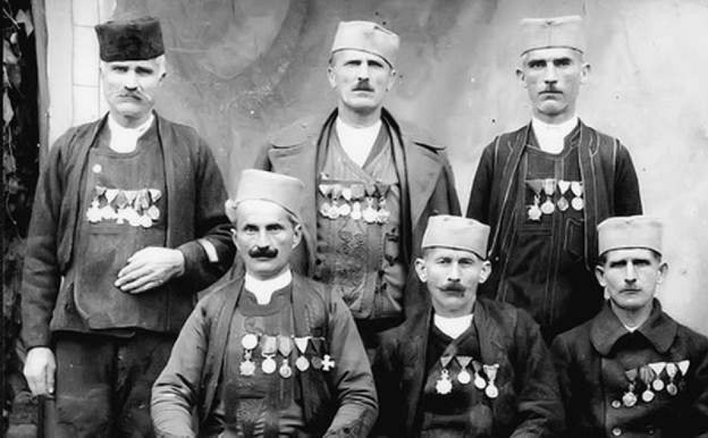 PREŽIVEO JE 17 UBODA I RUČNU BOMBU, A U STAROSTI UMIRAO OD GLADI SA ŽENOM I DVOJE DECE Strašna sudbina srpskog heroja!