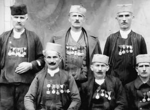 PREŽIVEO JE 17 UBODA I RUČNU BOMBU, A U STAROSTI UMIRAO OD GLADI SA ŽENOM I DVOJE DECE Strašna sudbina srpskog heroja!