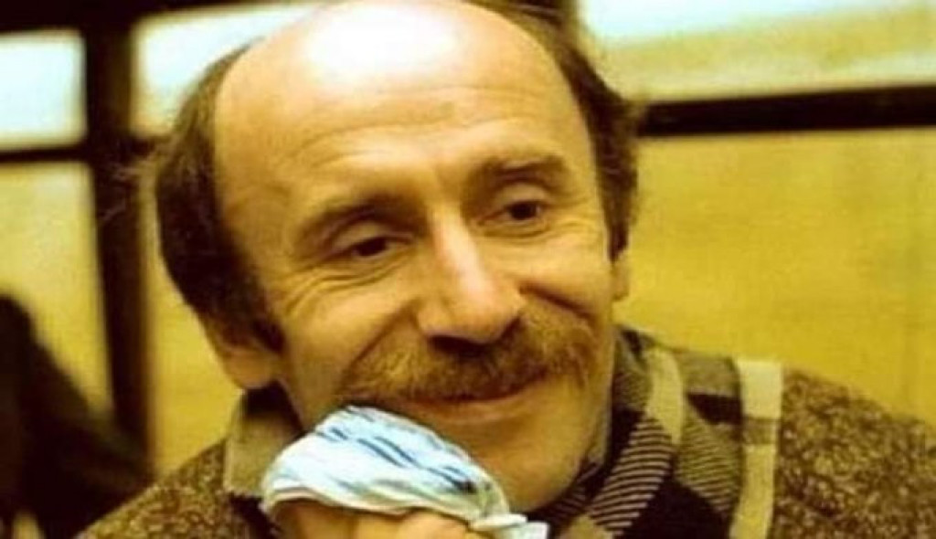 IZNENADIĆETE SE KADA ČUJETE ODGOVOR Da li znate koliko godina je imao Boro Stjepanović tokom snimanja kultnog filma "Ko to tamo peva"?