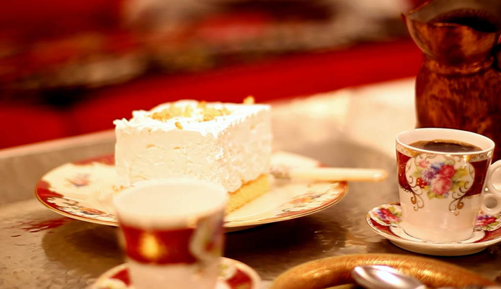 "NEMA HLEBA, DAJTE IM KOLAČA" Šampita je desert kome retko ko može da odoli, a vi izvolite (RECEPT/VIDEO)
