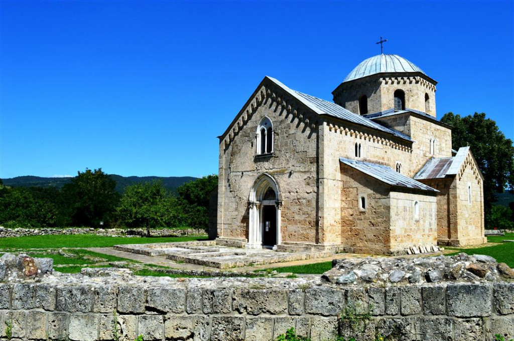 TAJNA POREKLA JELENE ANŽUJSKE KRIJE SE OVDE?! Ideja o Carstvu božijem i Rajskom vrtu oblikovala je ideju o izgradnji manastira Gradac (FOTO/VIDEO)