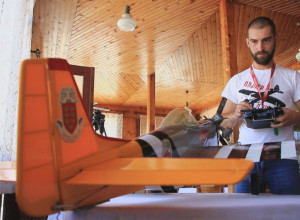 NEOBIČAN HOBI OVOG SRBINA POSTAO HIT Nakon višegodišnjeg truda jedan njegov avion se vinuo u nebo (FOTO/VIDEO)