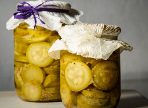 DELIKATES ZA VAŠA ČULA Kada jednom napravite turšiju od tikvica, pravićete je svake godine